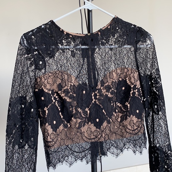 Beautiful top - Picture 2 of 3